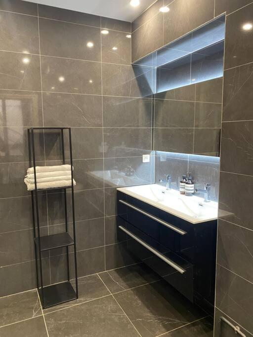 Superbe Appartement Batignolles Париж Екстериор снимка